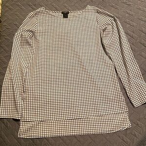 Ann Taylor Petite- Blouse- Size XSP- Black & White Geometric Print-Long Sleeve